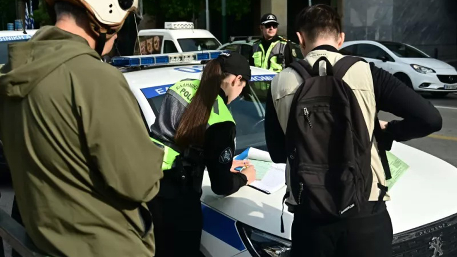 920 οδηγοί δικύκλων δεν φορούσαν κράνος.